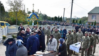 На Тернопільщині попрощалися із загиблими військовослужбовцями На Тернопільщині попрощалися із загиблими військовослужбовцями