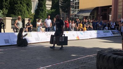 Змагання зі стронгмену між відомствами Закарпаття в Ужгороді