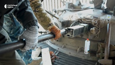 Три дні накривали позицію РФ: як працюють екіпажі БМП-2 на Донеччині Три дні накривали позицію РФ: як працюють екіпажі БМП-2 на Донеччині