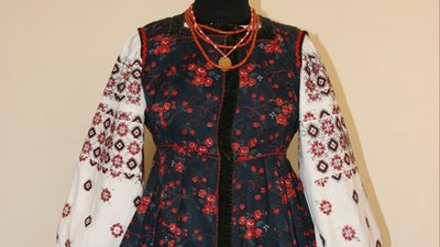 Різницю між вишиванкою та вишитою сорочкою пояснили херсонські музейники Різницю між вишиванкою та вишитою сорочкою пояснили херсонські музейники