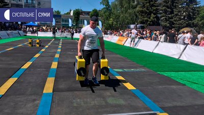 У Сумах триває чемпіонат України зі стронгмену серед аматорів У Сумах триває чемпіонат України зі стронгмену серед аматорів