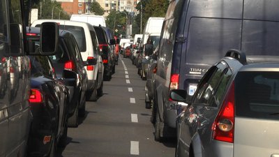 Затор по вулиці Степана Бандери, 6 вересня 2023, Хмельницький Затор по вулиці Степана Бандери, 6 вересня 2023, Хмельницький