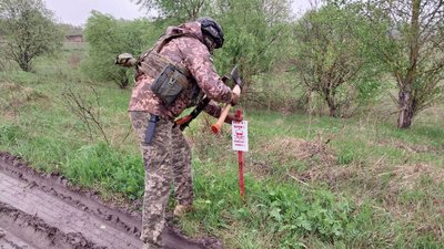 "Найскладніше – не помилятися". Сапери розповіли про роботу на прикордонні Сумщини "Найскладніше – не помилятися". Сапери розповіли про роботу на прикордонні Сумщини