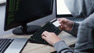 шахрайство, злами акаунтів, схеми, поліція, банки, інтернет-покупки, ошуканство