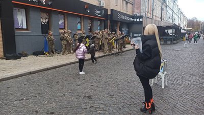 Учасники руху "Творчі волонтери" з Кропивницького за сім місяців зібрали один мільйон гривень Учасники руху "Творчі волонтери" з Кропивницького за сім місяців зібрали один мільйон гривень