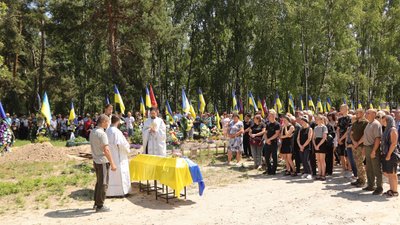 В Охтирці попрощалися з піхотинцем Володимиром Острих В Охтирці попрощалися з піхотинцем Володимиром Острих