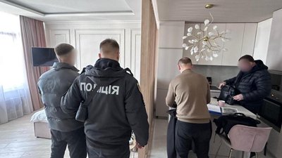 Продавали неіснуючі авто, серед потерпілих — військові: на Одещині судитимуть трьох чоловіків Продавали неіснуючі авто, серед потерпілих — військові: на Одещині судитимуть трьох чоловіків
