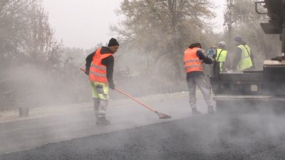 Поблизу Мошен на Черкащині ремонтують дорогу