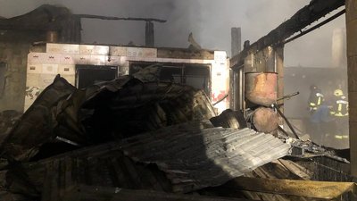 Будинок, магазин, лазня, гараж і майстерня горіли на території приватного господарства на Закарпатті Будинок, магазин, лазня, гараж і майстерня горіли на території приватного господарства на Закарпатті
