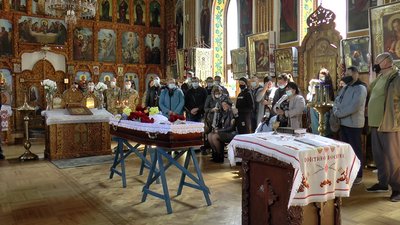 На Полтавщині поховали Юрія Опришка, якого поранив снайпер На Полтавщині поховали Юрія Опришка, якого поранив снайпер