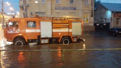 Врятували 15 автівок і 36 людей: наслідки негоди у Запоріжжі