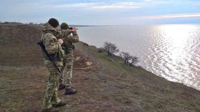 Українські прикордонники посилюють патрулювання адмінкордону з окупованим Кримом Українські прикордонники посилюють патрулювання адмінкордону з окупованим Кримом