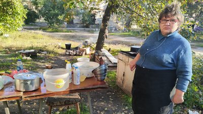 Готують їжу на багатті та потерпають від холоду. Як живе деокупований Лиман