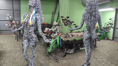 Переселенець із Бердянська створює у Запоріжжі металеву скульптуру дівчини Переселенець із Бердянська створює у Запоріжжі металеву скульптуру дівчини
