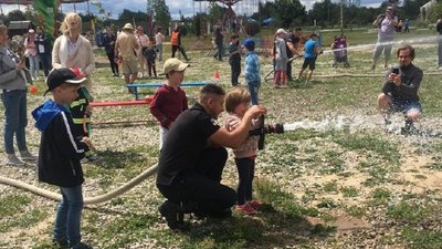 Долали смуги перешкод. На Прикарпатті для дітей організували змагання "Кращий пожежний рятувальник"