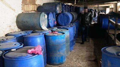 На Вінниччині двоє чоловіків продавали в інтернеті фальсифікований алкоголь