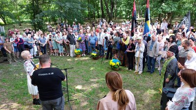 "Єдина ідеологія сучасних краєзнавців — любов до України". Про краєзнавчий рух на Кіровоградщині "Єдина ідеологія сучасних краєзнавців — любов до України". Про краєзнавчий рух на Кіровоградщині
