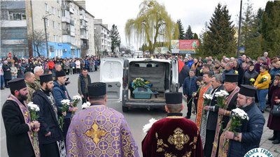 На Тернопільщині зустріли загиблого бійця Сергія Грищука На Тернопільщині зустріли загиблого бійця Сергія Грищука