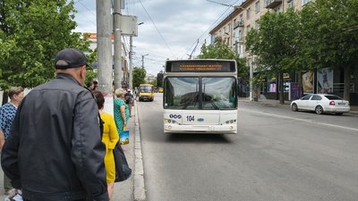 У Кропивницькому 28 вересня зменшать кількість автобусів — яка причина — Суспільне
