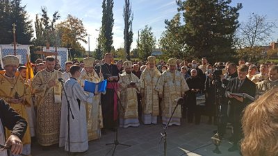 У Вінниці відкрили перший у світі пам'ятник Любомиру Гузару У Вінниці відкрили перший у світі пам'ятник Любомиру Гузару