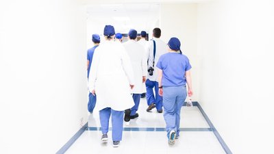 У Смілі 20 медиків захворіли коронавірусом, троє - на ШВЛ