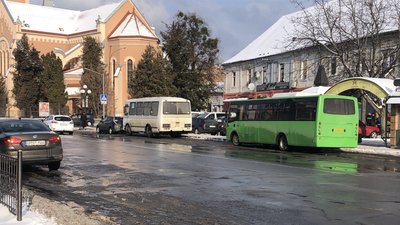 8 гривень коштує проїзд міськими автобусами в Мукачеві на Закарпатті 8 гривень коштує проїзд міськими автобусами в Мукачеві на Закарпатті