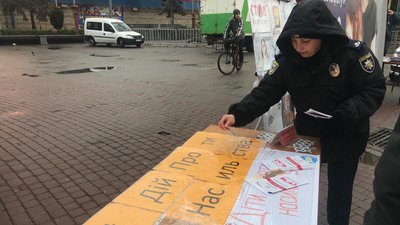 Акцію #ДійПротиНасильства провели на Вічевому майдані в Івано-Франківську