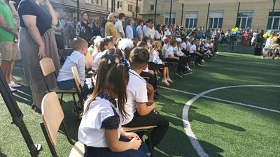 У Дніпрі у всіх школах міста відбулися святкові заходи на перше вересня У Дніпрі у всіх школах міста відбулися святкові заходи на перше вересня