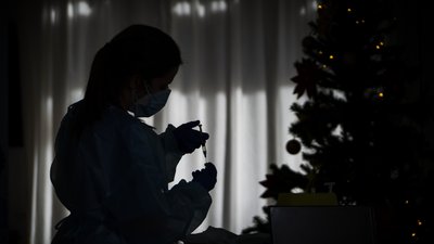 Українські мігранти зможуть безкоштовно отримати вакцину від COVID в Польщі