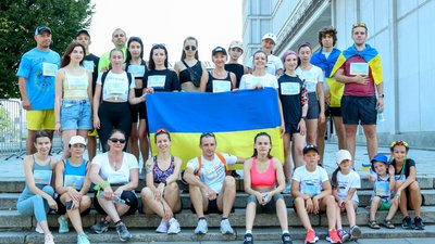 Харків'яни взяли участь у забігу "Біжу за "Азовсталь" в Польщі Харків'яни взяли участь у забігу "Біжу за "Азовсталь" в Польщі
