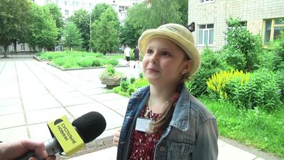 Український актор Віктор Андрієнко презентував житомирським школярам свої нові книжки Український актор Віктор Андрієнко презентував житомирським школярам свої нові книжки