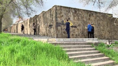 Жителі Херсона замальовували написи з рекламою наркотиків