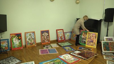 На Житомирщині вихованці художньої школи презентують більше сотні власних картин На Житомирщині вихованці художньої школи презентують більше сотні власних картин