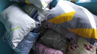У Хмельницькому жильці облаштували в під’їзді швейний цех: шиють для військових У Хмельницькому жильці облаштували в під’їзді швейний цех: шиють для військових