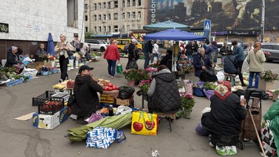 Стихійна торгівля біля Лук’янівського ринку