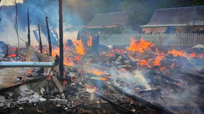 В Сичавці горіла база відпочинку В Сичавці горіла база відпочинку