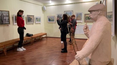 Присвятив ЗСУ: у Черкасах відкрилась виставка митця Віктора Крючкова Присвятив ЗСУ: у Черкасах відкрилась виставка митця Віктора Крючкова