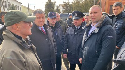 Міністр внутрішніх справ Арсен Аваков приїхав на Полтавщину (фото голови Полтавського ОДА Олега Синєгубова) Міністр внутрішніх справ Арсен Аваков приїхав на Полтавщину (фото голови Полтавського ОДА Олега Синєгубова)