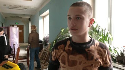 У Львові волонтери виготовляють маскувальні нашоломники У Львові волонтери виготовляють маскувальні нашоломники