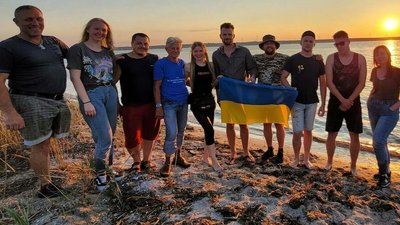 Івано-франківський волонтер Тарас Стрілецький евакуював із зон бойових дій понад 300 людей Івано-франківський волонтер Тарас Стрілецький евакуював із зон бойових дій понад 300 людей