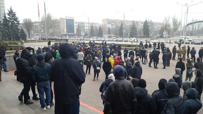 На майдані Героїв відбувається мітинг проти "перевороту" в Запорізькій обласній раді