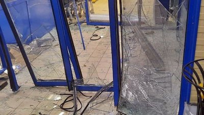 У передмісті Херсона автівка в'їхала у супермаркет