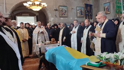 На Закарпатті попрощалися із загиблим захисником Юрієм Бабієм На Закарпатті попрощалися із загиблим захисником Юрієм Бабієм