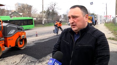 У Житомирі запустили комунальний асфальтний завод і почали ямковий ремонт вулиць У Житомирі запустили комунальний асфальтний завод і почали ямковий ремонт вулиць