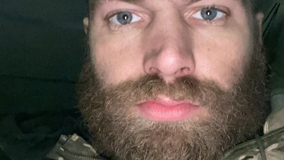 "Допоможи нам вийти з "Азовсталі": Командир маріупольських морпіхів звернувся до Ілона Маска