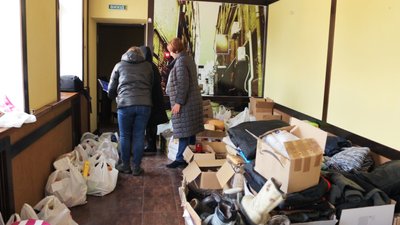 Засоби гігієни, ліки, одяг і взуття: як переселенцям отримати допомогу у Вінниці