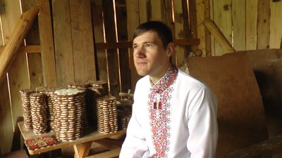 Прикарпатець Іван Книшук виготовляє сувеніри з дерева Прикарпатець Іван Книшук виготовляє сувеніри з дерева