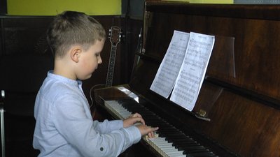 У Житомирі учні музичних шкіл на карантині вчаться онлайн У Житомирі учні музичних шкіл на карантині вчаться онлайн