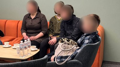 Сімом дітям і їхнім родинам вдалося виїхати із ТОТ Запорізької та Херсонської областей — омбудсман Сімом дітям і їхнім родинам вдалося виїхати із ТОТ Запорізької та Херсонської областей — омбудсман