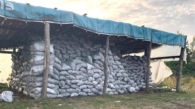 Не мав документів: на Рівненщині вилучили печі та деревне вугілля з приватного господарства Не мав документів: на Рівненщині вилучили печі та деревне вугілля з приватного господарства